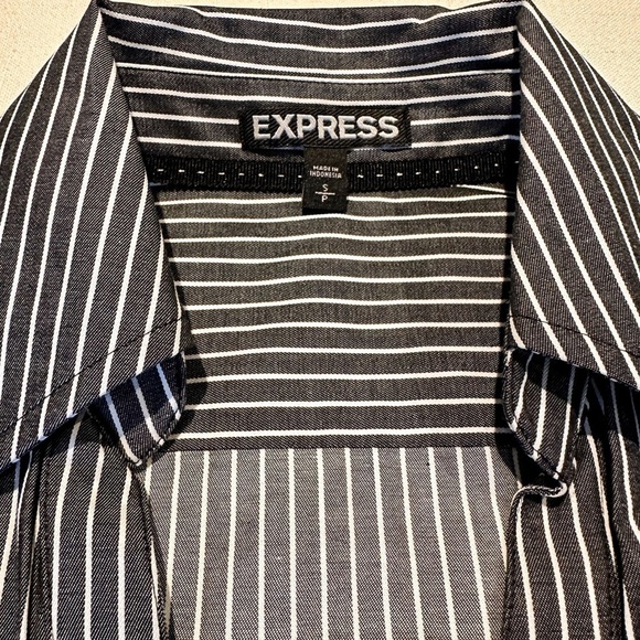 Express Women’s Grey & White Stripe Button Down Blouse in Size Small - Picture 6 of 8
